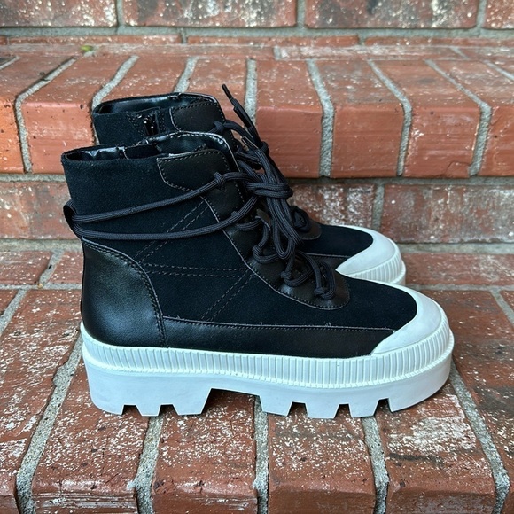 Gianni Bini Wander Lust Lug Sole Platform Boots in Black Women's Size 8 - Picture 1 of 7